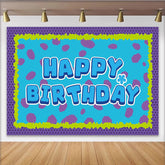 Lofaris Bunter Cartoon-Geburtstagshintergrund mit lila Flecken und Happy Birthday Schriftzug, fröhliche Partydekoration für Kinder
