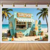 Lofaris Türkiser Strand Surfshop Hintergrund mit Palmen und Surfbrettern, sommerliche Fotokulisse für Urlaub und Fotoshooting
