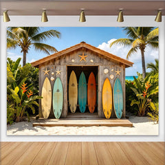 Lofaris Rustikaler Strandhintergrund mit bunten Surfbrettern und Palmen, perfekte Kulisse für Sommerfotoshootings und tropische Dekoration