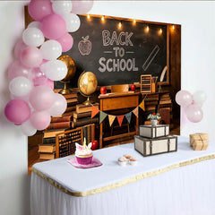 Lofaris Vintage Schulanfangshintergrund mit Tafel und Büchern, ideale Kulisse für Lernzimmer und Fotostudio