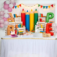 Lofaris Bunter Einschulungshintergrund mit Bleistiften Büchern und Buchstaben für Kinder, fröhliche Schulanfangs-Kulisse für Partydekoration
