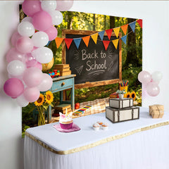 Lofaris Bunter Schulanfangshintergrund mit Tafel und Girlande für Fotoshootings, charmante Kulisse für Einschulungsfeier und Herbstdekoration