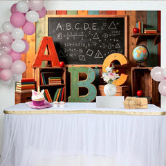 Lofaris Rustikaler Klassenzimmer Hintergrund mit ABC-Buchstaben und Tafel, bunte Schulfotografie Kulisse für Einschulung und Kinderporträts