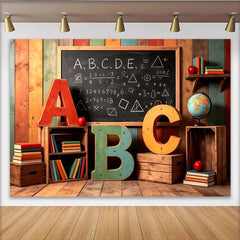 Lofaris Rustikaler Klassenzimmer Hintergrund mit ABC-Buchstaben und Tafel, bunte Schulfotografie Kulisse für Einschulung und Kinderporträts