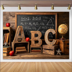 Lofaris Vintage Klassenzimmer-Fotohintergrund mit Tafel und ABC Buchstaben, rustikale Lernkulisse für Schulanfang und professionelle Fotografie