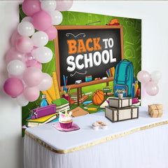 Lofaris Lebhafter Schulanfangshintergrund mit Tafel und Schulmaterialien, bunte Kulisse für Einschulung und Schulfotografie