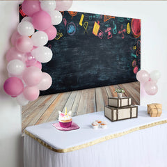 Lofaris Bunter Kreidetafel-Fotohintergrund mit Holzboden und Kritzeleien, vielseitige Kulisse für Kinderfotoshootings und Partydekoration