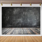 Lofaris Vintage Kreidetafel Fotohintergrund mit Holzboden und Kreidespuren, rustikale Kulisse für Porträtfotografie und Studio