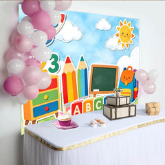 Lofaris Bunter Schulstart Hintergrund mit Zahlen Buchstaben und Bleistiften, fröhliche Lernkulisse für Kinderfotografie und Klassenzimmer
