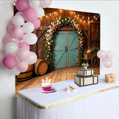 Lofaris Rustikaler Scheunen-Fotohintergrund mit Blumenbogen und Lichterketten, charmante Kulisse für Hochzeiten und Eventfotografie