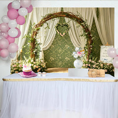 Lofaris Floraler Hochzeitsbogenhintergrund mit Rosen und weißen Vorhängen, elegante Kulisse für romantische Fotoshootings