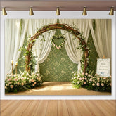 Lofaris Floraler Hochzeitsbogenhintergrund mit Rosen und weißen Vorhängen, elegante Kulisse für romantische Fotoshootings