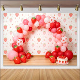 Lofaris Pinker roter Erdbeergeburtstagshintergrund mit Luftballons und Kuchen, süße Partydekoration für Mädchen Fotoshooting