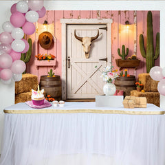 Lofaris Rosa Western-Scheunentor-Hintergrund mit Stierkopf und Kakteen, rustikale Kulisse für Country-Party und Fotografie