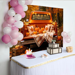 Lofaris Rustikaler Herbsthintergrund mit orangefarbenem Pickup Truck und Kürbissen, gemütliche Kulisse für Erntedankfest und Fotoshooting