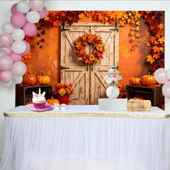 Lofaris Rustikaler Herbst Fotohintergrund mit Holzscheunentor, Kürbissen und Ahornblättern, Kulisse für Fotostudio und Erntedankfest