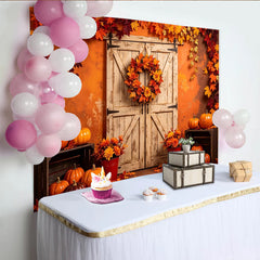 Lofaris Rustikaler Herbst Fotohintergrund mit Holzscheunentor, Kürbissen und Ahornblättern, Kulisse für Fotostudio und Erntedankfest