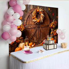 Lofaris Rustikaler Herbsthintergrund mit Holztür und Kürbissen, wunderschöne Fotokulisse für Herbstdekoration und Fotoshooting