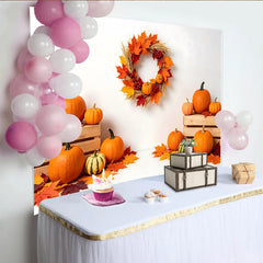 Lofaris Herbstlicher Erntedank Hintergrund mit Kürbissen und bunten Blättern, festliche Kulisse für saisonale Fotoshootings