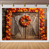 Lofaris Rustikaler Holztür-Herbsthintergrund mit Ahornblättern und Kranz, farbenfrohe Fotokulisse für herbstliche Fotoshootings und Dekoration