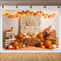 Lofaris Rustikaler Herbst-Kürbisfeld-Hintergrund mit Strohballen und Lichterkette, gemütliche Erntedank-Kulisse für herbstliche Fotoshootings