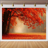 Lofaris Leuchtender Herbstwald Hintergrund mit roten Blättern und Nebel, malerische Kulisse für professionelle Naturfotografie