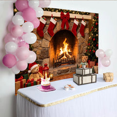 Lofaris Gemütlicher Weihnachts-Hintergrund mit Kamin und geschmückten Bäumen, festliche Fotokulisse für Familienfotos und Winterpartys