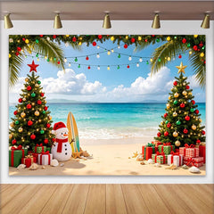 Lofaris Weihnachtsstrandhintergrund mit Palmen und Schneemann, festliche Kulisse für Winterurlaub und Fotoshooting