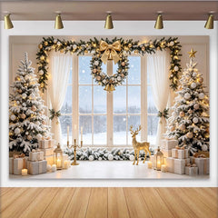 Lofaris Eleganter Weihnachtshintergrund mit verschneitem Fenster und goldenen Dekorationen, für festliche Winterfotografie Dekoration