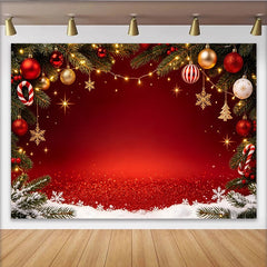 Lofaris Festlicher roter Weihnachtshintergrund mit Glitzer, Tannenzweigen und Kugeln, magische Winterkulisse für Partydekoration