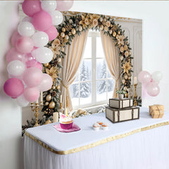 Lofaris Goldener Weihnachts-Hintergrund mit eleganten Ornamenten und Tannenzweigen, festliche Kulisse für Winterfotoshootings