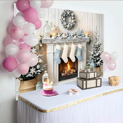 Lofaris Winter-Weihnachtshintergrund mit Kamin und beschneiten Bäumen, gemütliche Kulisse für festliche Fotografie und Winterdekoration
