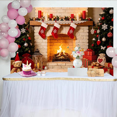 Lofaris Festlicher Weihnachts-Hintergrund mit Kamin und geschmückten Weihnachtsbäumen, gemütliche Kulisse für Winterfotoshootings