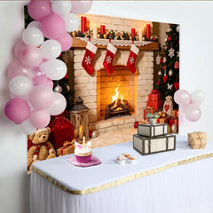 Lofaris Festlicher Weihnachts-Hintergrund mit Kamin und geschmückten Weihnachtsbäumen, gemütliche Kulisse für Winterfotoshootings