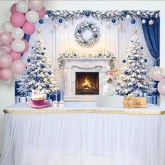 Lofaris Eleganter blau-weißer Winter-Weihnachtshintergrund mit Kamin und Bäumen, festliche Fotokulisse für Winterpartys und Familienfotos