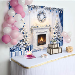 Lofaris Eleganter blau-weißer Winter-Weihnachtshintergrund mit Kamin und Bäumen, festliche Fotokulisse für Winterpartys und Familienfotos