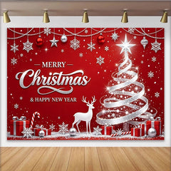 Lofaris Festlicher roter Weihnachts-Hintergrund mit Glitzerbaum und Rentier, funkelnde Kulisse für Neujahrsfeier und Winter-Fotoshooting