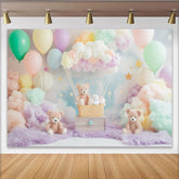 Lofaris Pastellfarbener Teddybär Babyparty-Hintergrund mit Luftballons und Wolken, verträumte Kulisse für Kindergeburtstag