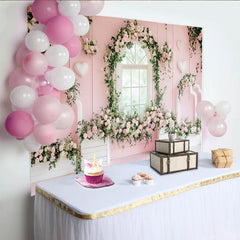 Lofaris Rosa Blumenfenster-Hintergrund mit weißen Rosen und grünen Ranken, elegante Fotokulisse für romantische Porträts und Fotoshootings