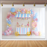 Lofaris Pastellfarbener Süßigkeiten-Geburtstagshintergrund mit Luftballons und Bonbonwagen, zuckersüße Kulisse für Kinderparty und Fotoshooting