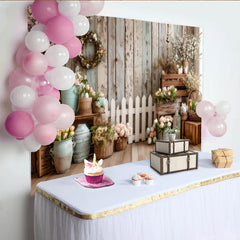 Lofaris Ländlicher Osterhintergrund mit Holzstruktur und bunten Blumen, charmante Fotokulisse für Frühlingsfotoshootings