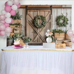 Entdecken Rustikaler Scheunentor-Fotohintergrund mit grünen Pflanzen und Holzwand, natürliche Bauernhof-Kulisse für Fotoshootings