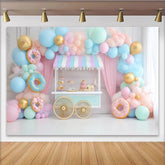 Lofaris Pastell Donut Geburtstagshintergrund mit Luftballons und Dessertwagen, süße Fotokulisse für Kinderparty und Fotoshooting