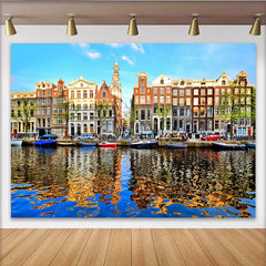 Lofaris Lebendiger Stadtlandschaft Hintergrund mit Kanal und Gebäuden, malerische Fotokulisse für Reise und Porträt