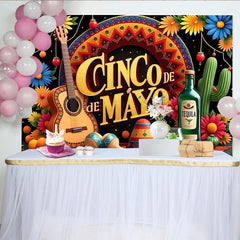 Lofaris Lebendiger Cinco de Mayo Hintergrund mit Gitarre und bunten Blumen, festliche mexikanische Fotowand für Partys und Fotoshootings