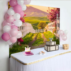 Lofaris Idyllischer Frühlingslandschaft Hintergrund mit rosa Blüten und grünem Weg, weißer Zaun, natürliche Fotokulisse für Fotoshootings