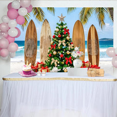 Lofaris Tropischer Weihnachtsstrand-Hintergrund mit Palmen und Surfbrettern, festliche Fotokulisse für winterliche Feiern und Urlaubsfotos