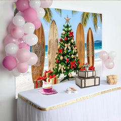 Lofaris Tropischer Weihnachtsstrand-Hintergrund mit Palmen und Surfbrettern, festliche Fotokulisse für winterliche Feiern und Urlaubsfotos