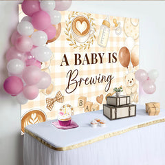 Lofaris Niedlicher Kaffee-Babyparty-Hintergrund mit Teddybären und Latte-Art, warme braune Kulisse für Fotostudio und Feier