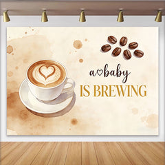 Lofaris Aquarell Kaffee Babyparty Hintergrund mit Herz Latte Art und Kaffeebohnen, warme Fotokulisse für Babyankündigung und Fotoshooting